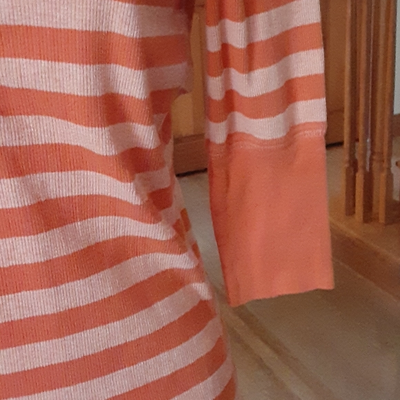 American Eagle Outfitters Orange v neck Henley - Picture 3 of 10